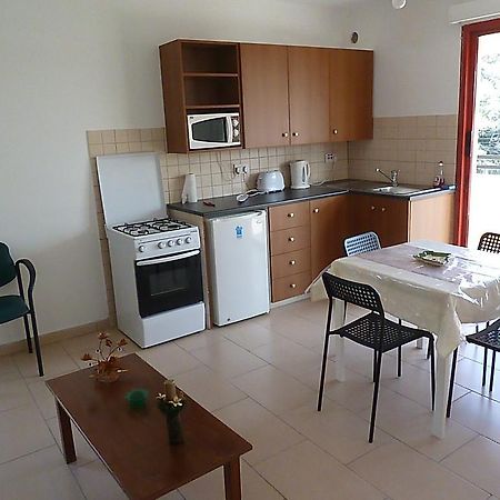 Ferienwohnung Valentinos Court Paphos Zimmer foto