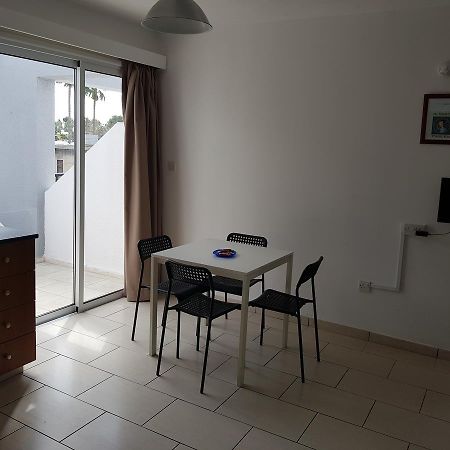 Ferienwohnung Valentinos Court Paphos Exterior foto
