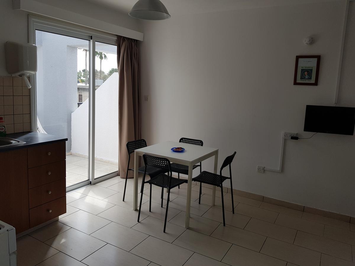 Ferienwohnung Valentinos Court Paphos Exterior foto