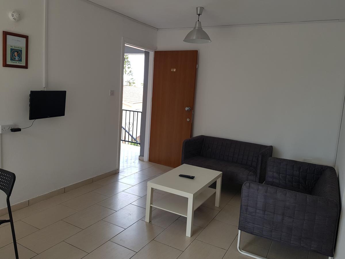 Ferienwohnung Valentinos Court Paphos Exterior foto