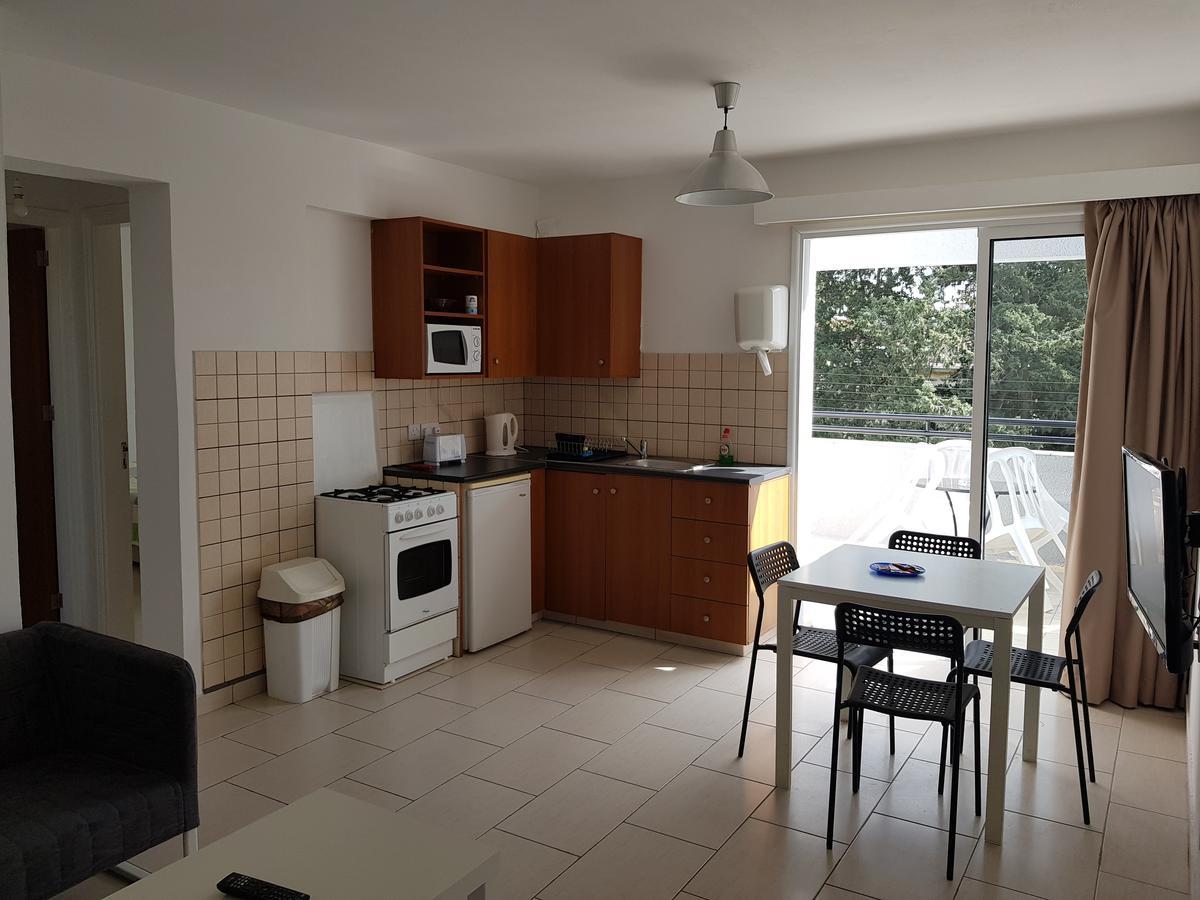 Ferienwohnung Valentinos Court Paphos Exterior foto