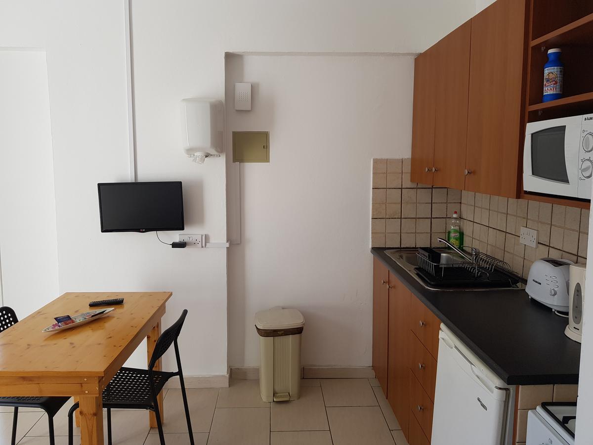 Ferienwohnung Valentinos Court Paphos Exterior foto