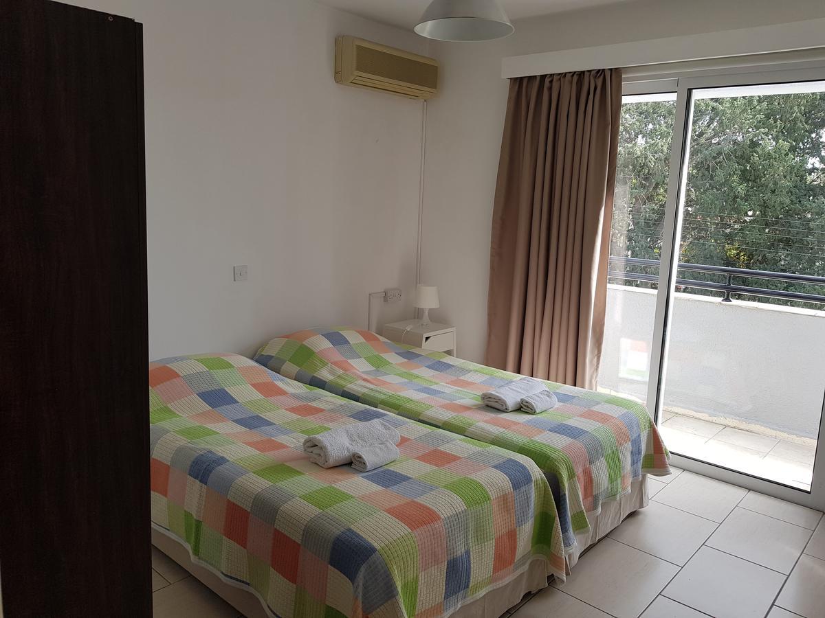 Ferienwohnung Valentinos Court Paphos Exterior foto