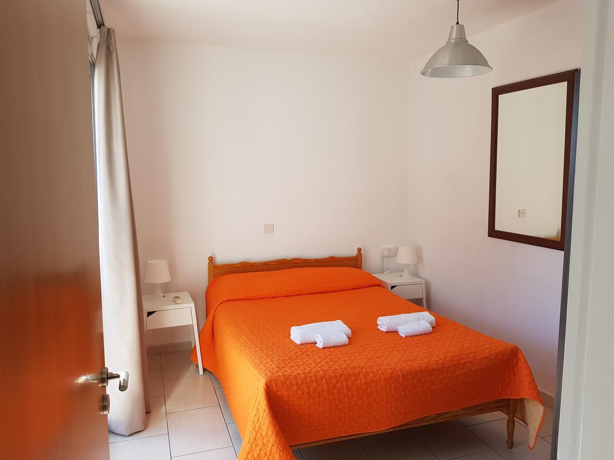Ferienwohnung Valentinos Court Paphos Exterior foto